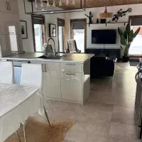 Les Chalets Baie Cascouia, hotell sihtkohas Lac Kénogami