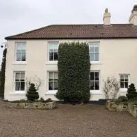 West Cottage, Free Breakfast supplied with free range eggs With log burner, hotel en Towton