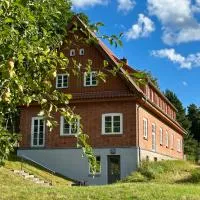 Berghaus über dem Inselsee l Herberge auf dem Hoff Schawernack, hotell sihtkohas Güstrow