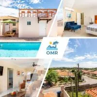 3BD Villa near Best Beaches 30ft private pool, khách sạn ở Noord