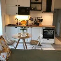 Cozy Apartment Prague Airport- 5 minute drive from AirPort, hotel v destinaci Tuchoměřice