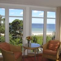 FeWo direkt am Strand mit Meerblick und S&uuml;dbalkon, Villa Freia 27, Binz, hotell i Binz