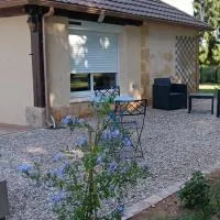 Studio bois du bournat piscine et tranquilité, hotel en Saint-Avit-Sénieur