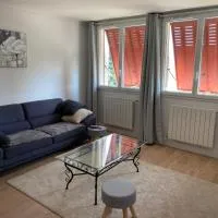 Maison T4 dans ancien corps de ferme avec lac, hotel em Gaudiès