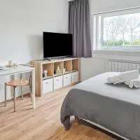 Studio rénové proche Nantes idéal séjour pro, hotel in Carquefou