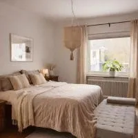 2 Bedroom Family Apartment with Balcony Free Parking HaHa Guesthouse, готель у Гетеборгу