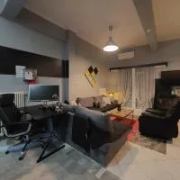 jim villa family apartment with private yard andravida-kyllini, hotel en Andravída