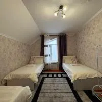 Gulzina Guest House, hotel in Kazarman