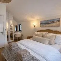 Beach Retreat, Stylish 1-Bed in Canford Cliffs, מלון בCanford Cliffs