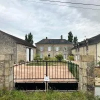 Bed & Breakfast Chateau Saintonge, hotel a Le Chevain