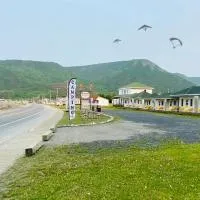 Chalets Camping Bernatchez, отель в городе Мон-Сен-Пьер