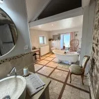 LE DOMAINE DE COAT ROGAN, La chambre du Tregor, hotel v mestu Ploëzal