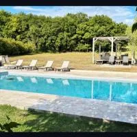 Beautiful pigeonnier with sensational surroundings, hotell i Pujols