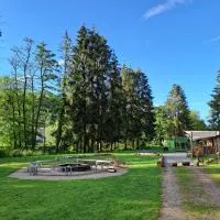 Camping Les Pommiers, hotell i Comblain-au-Pont