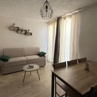 Studio 4 à 5 personnes Saint Jean Montclar, hotel in Montclar