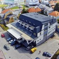 Hotel Lane, готель у місті Сьєниця