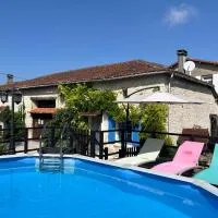 le gite du vieux puits, hotel Loubillé városában