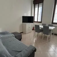 Modern three-room apartment with Wi-Fi, near MM2 Gorgonzola โรงแรมในกอร์กอนโซลา
