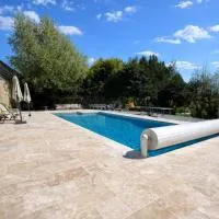 Charming house with pool Morvan Burgundy, hotell i Poil
