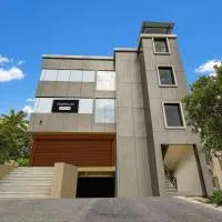 Super Townhouse Golden Temple Manikonda โรงแรมในGachibowli