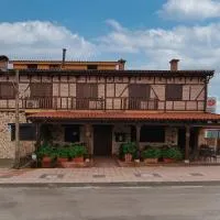 Hostal Los Rosales, хотел в Tejeda de Tiétar