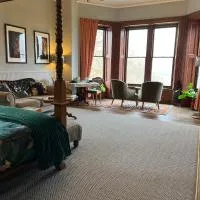 Cader en suite at Pen Y Coed Hall exclusive Luxury Hot Tub, hotel v mestu Dolgellau