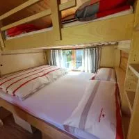 Schlaffässer am Haus der Schmetterlinge, hotel em Uslar