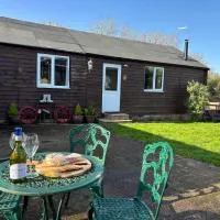 B's Lodge at Church Elms Farm, hotel di Ashford