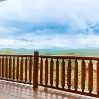 Amazing Mtn Views Cabin Sleeps 4 Hot Tub Deck, Hotel in Pigeon Forge