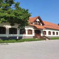 Esterházy Fogadó, готель у місті Gánt