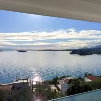 Apartment Deep Blue, hotell sihtkohas Kommeno