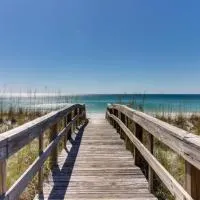 Cozy top-floor beachfront condo with pool pool spa & beach access, готель у місті Пердідо-Кі