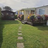 GRAND BUNGALOW frond de mer sur la Côte d'Opale, hotel v destinácii Camiers