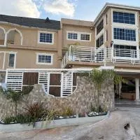 1 BR Love Cube, hotel v mestu Kingston