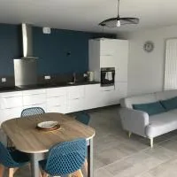 Appartement récent et à la déco moderne, хотел в Дамган