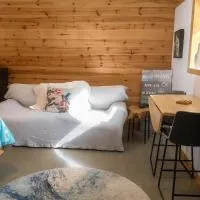 Private Hummingbird Room - Modern & Cozy, hotel v mestu Mansonville