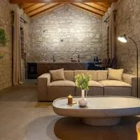 Philoxenia Stone Suites, viešbutis mieste Choulou