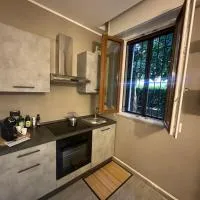 Casa strauss, elegante bilocale immerso nel verde, hotel din Limbiate
