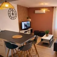 Duplex 2 chambres Meximieux centre ville, hotel u gradu Meksimje