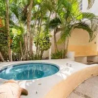 Casa o Villa Puente del Mar Families y Grupos, Pets, Wifi Roku tv and Jacuzzi Privada Puente del Mar, viešbutis Akapulke