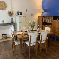 Poterne- Logement raffiné avec jardin, khách sạn ở Aubeterre-sur-Dronne
