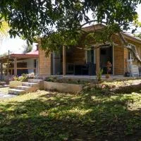 Domaine d'Éden Home & Cottage-Accès Rivière, hotel Goyave városában