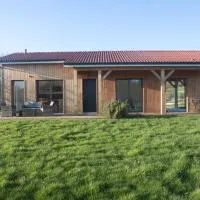 LE DOMAINE DES SENS - Chalet avec SPA privatif - pleine nature - expérience détente、Hansのホテル