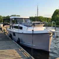 Unique stay on a modern motor yacht - Natural Harbour، فندق في مارْكنيسِّ