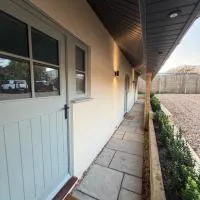 The White Hart Coach House with Air Conditioning, hotel a Hampreston