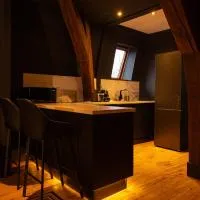 Les Suites du Château I Cinéma Privée I Original، فندق في Marliens