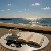 Cosy Coastal House، فندق في نيوبيغين-باي-ذا-سي