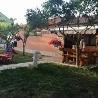 Kata, hotel a Razvala