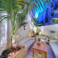 3 Bed Apt with Outdoor Space on Sliema Seafront, hotel a Sliema