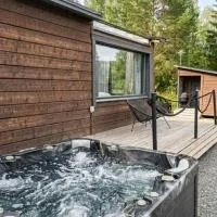 Private Himosranta Glass Suite & Jacuzzi – hotel w mieście Jämsä
